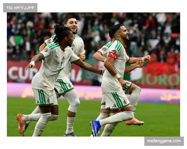 马赫雷斯内切遭遇孔德盯防 阿尔及利亚法国边路核心上演技术流对话 马赫雷斯内切遭遇孔德盯防 阿尔及利亚法国边路核心上演技术流对话